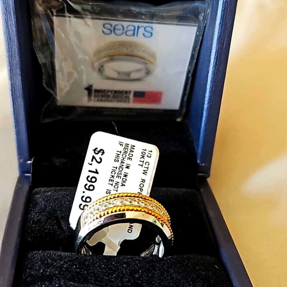 Gold, diamond ring